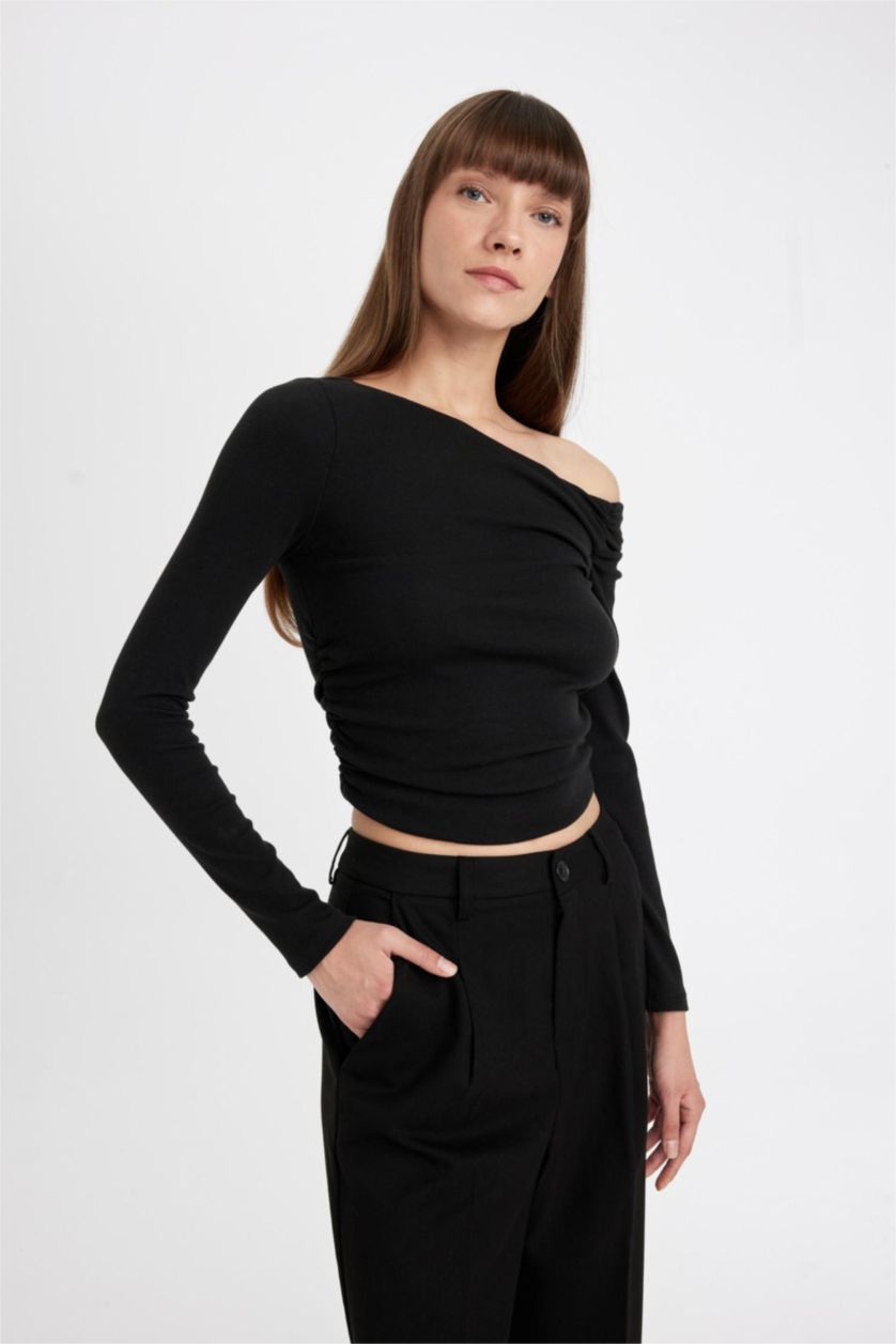 حريمي أسود تيشيرت كم طويل سليم فيت مضلع بكتف مكشوف