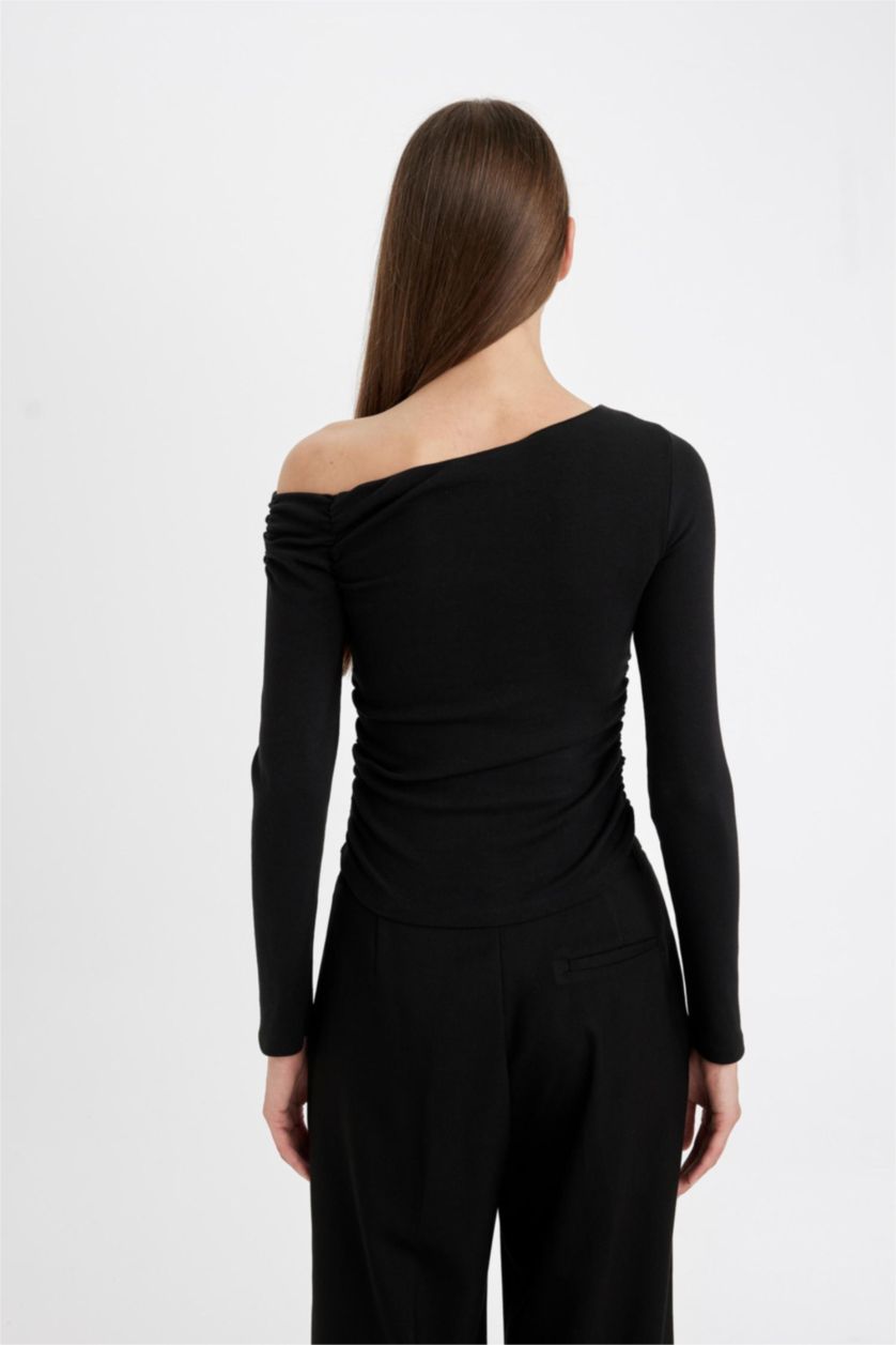 حريمي أسود تيشيرت كم طويل سليم فيت مضلع بكتف مكشوف