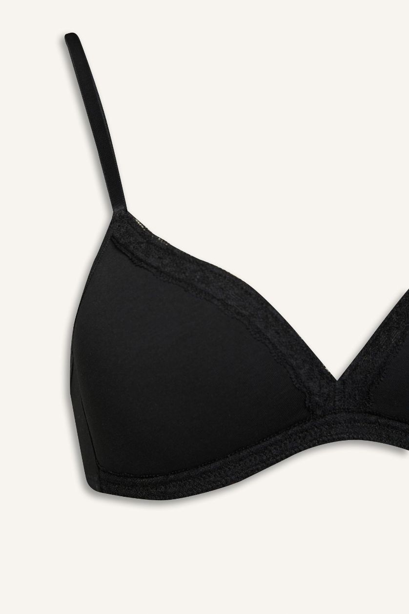 Woman Black Fall in Love With Lace First Bra