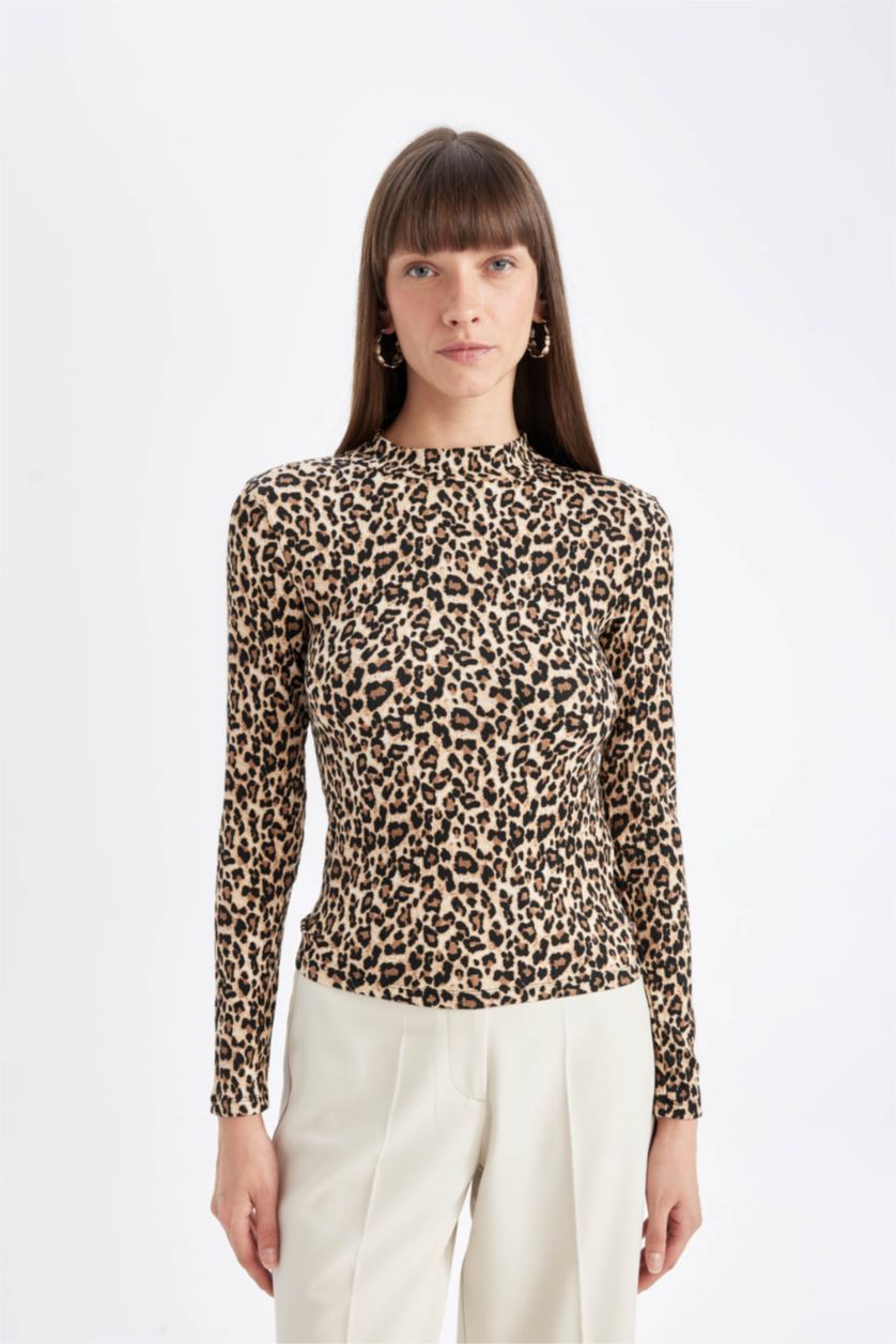 Kadın Siyah Slim Fit Dar Kesim Yarım Balıkçı Yaka Leopar Desenli Uzun Kollu Tişört
