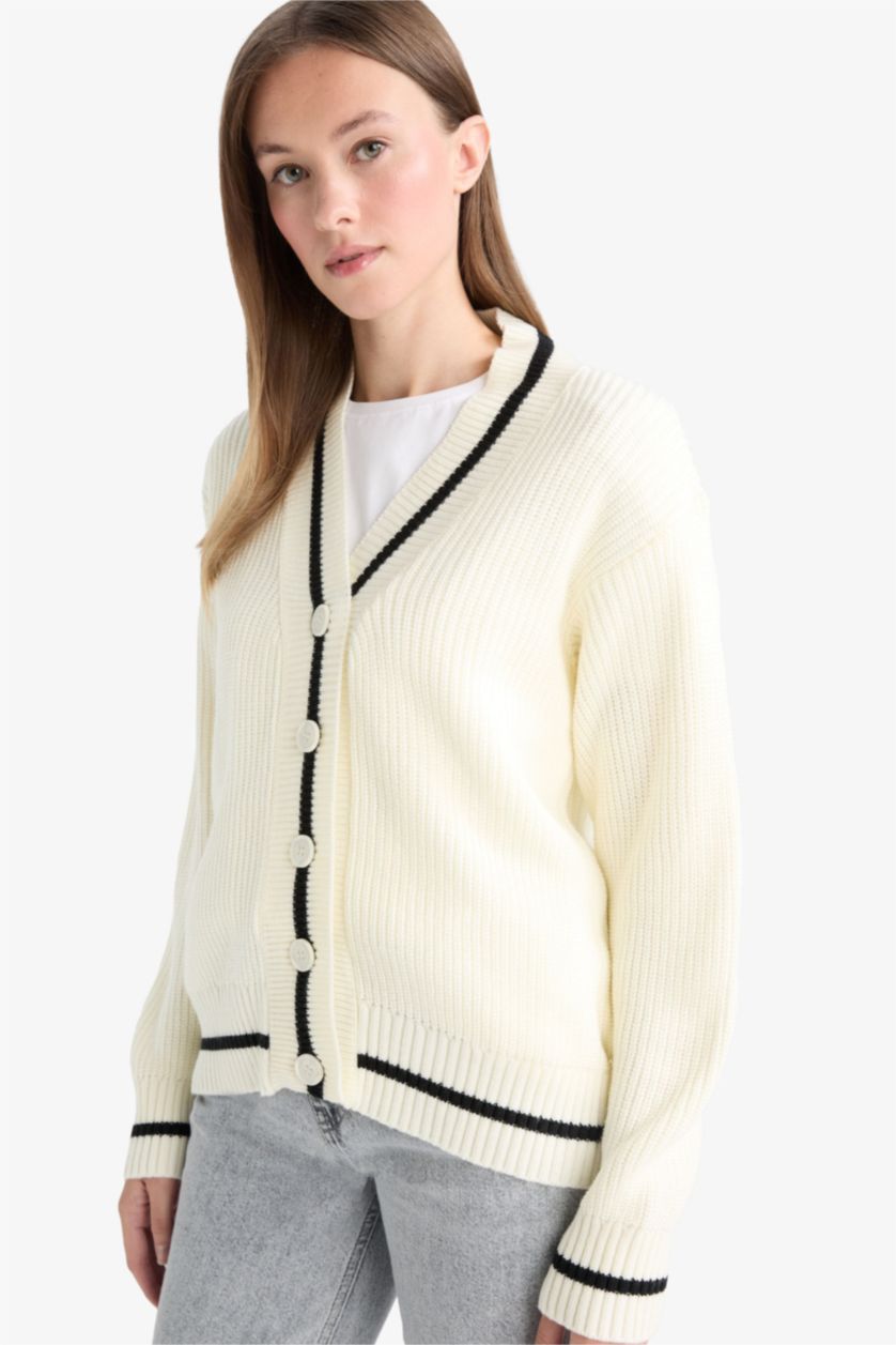 FEMME Écru Cardigan en tricot à col en V à coupe régulière