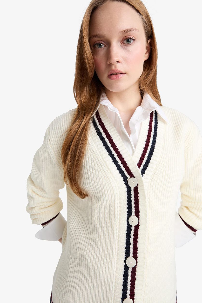 Woman Ecru Regular Fit V-Neck Cardigan