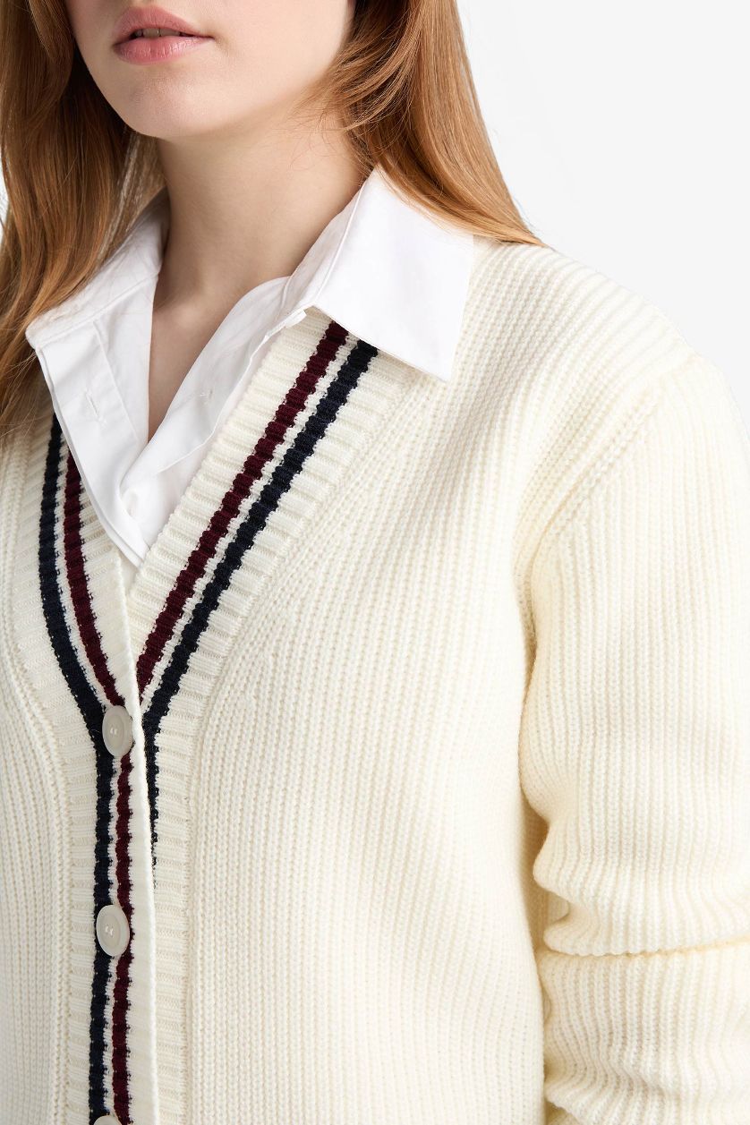 Woman Ecru Regular Fit V-Neck Cardigan