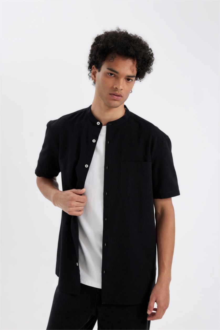 HOMME Noir Chemise à manches courtes en coton à col montant et à coupe régulière