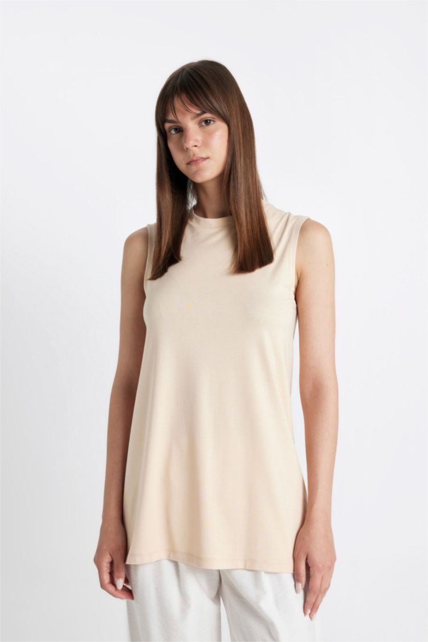 Woman Ecru Regular Fit Sleeveless Tunic
