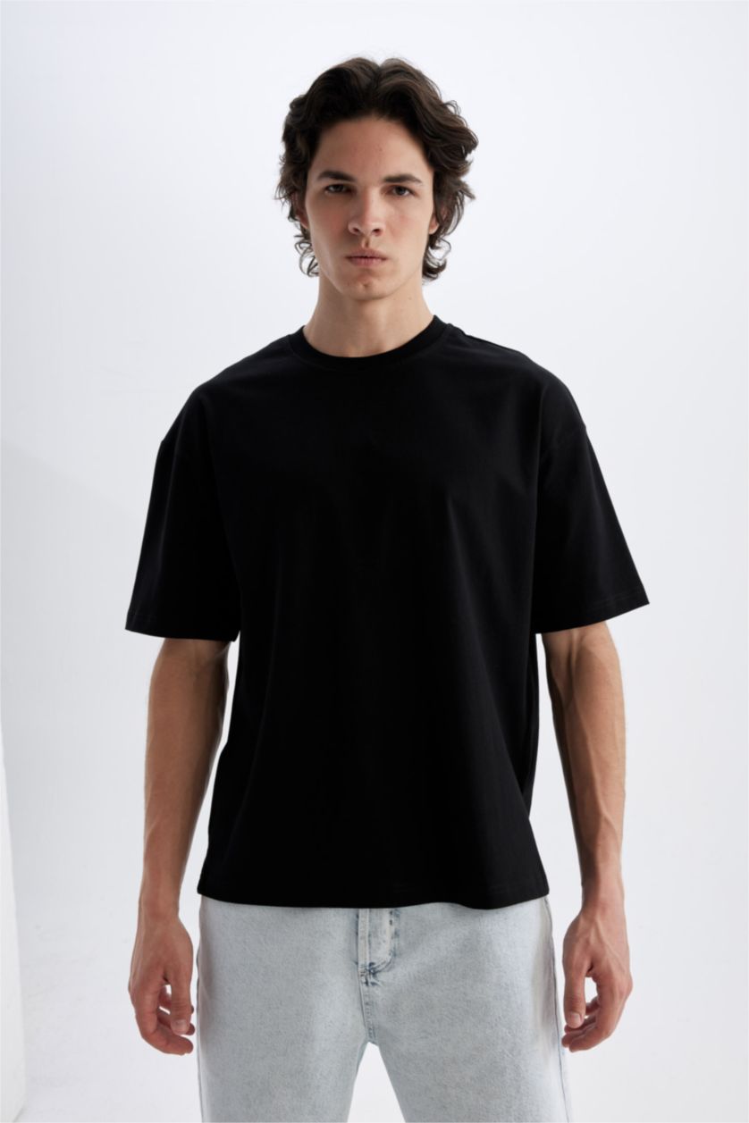 Man Black Boxy Fit Crew Neck Short Sleeve T-Shirt