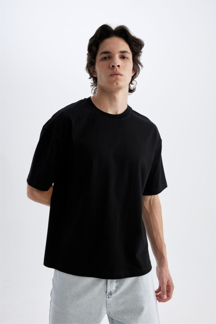 Man Black Boxy Fit Crew Neck Short Sleeve T-Shirt