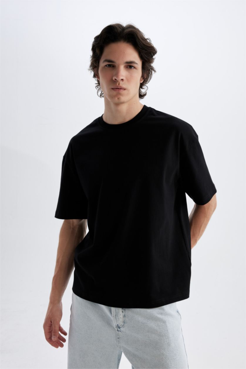 Man Black Boxy Fit Crew Neck Short Sleeve T-Shirt