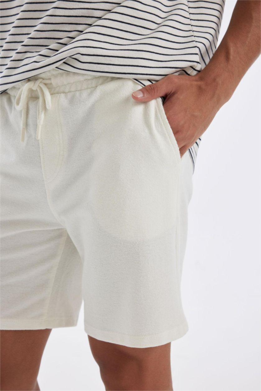 Erkek Ekru Regular Fit Jakarlı Basic Düz Şort