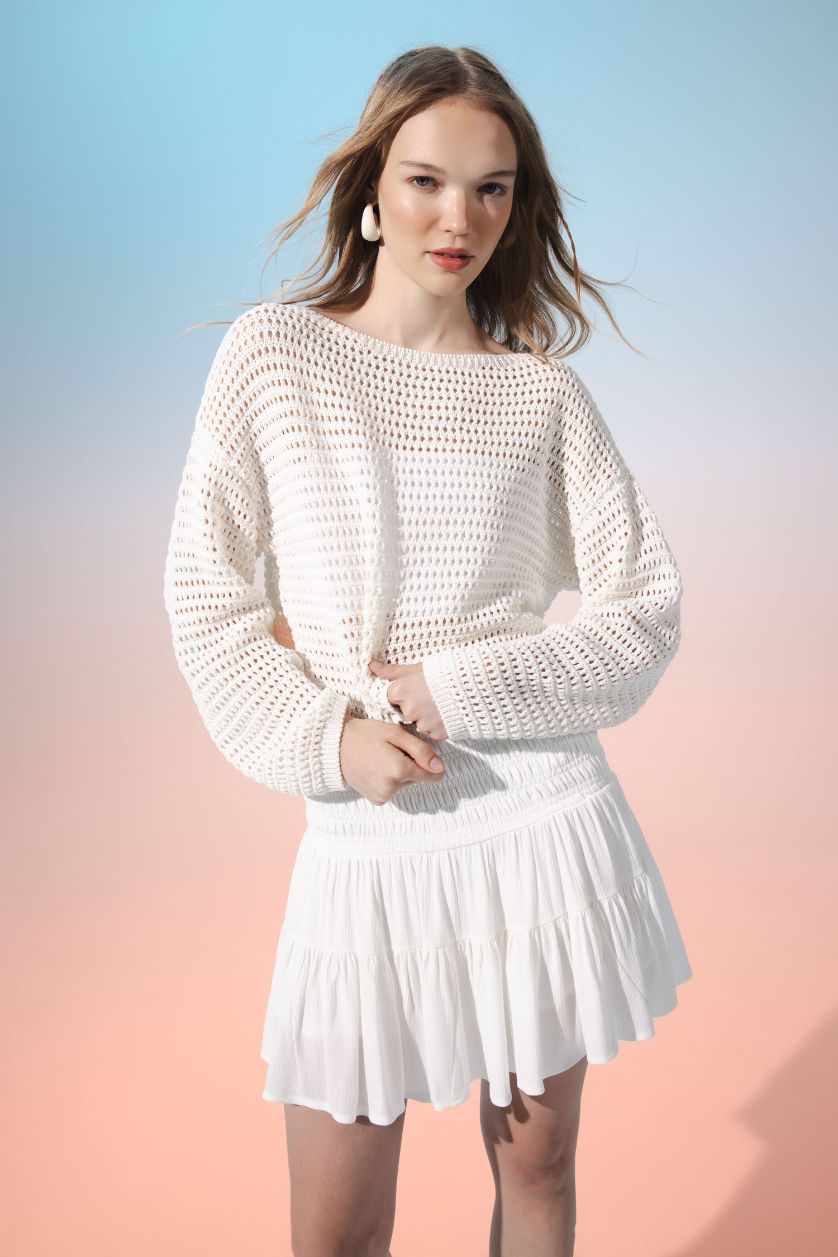 نساء بيج فاتح بلوفر تريكو قصة عادية برقبة مستديرة