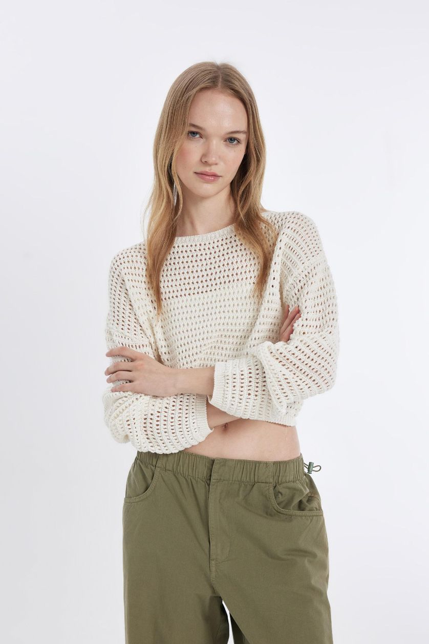 نساء بيج فاتح بلوفر تريكو قصة عادية برقبة مستديرة