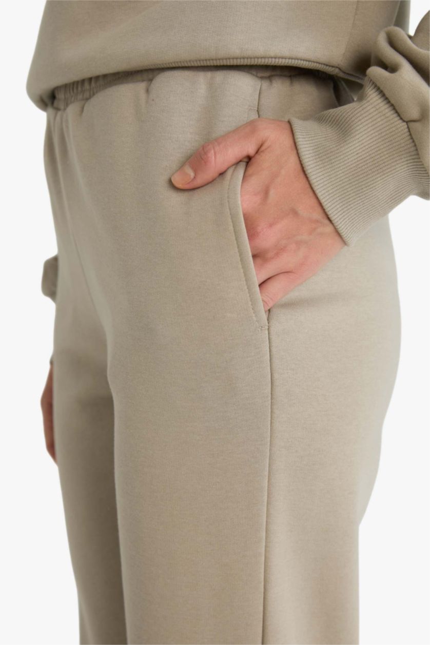 حريمي كاكي فاتح بنطلون سادة بيزك تقيل قصة مستقيمة