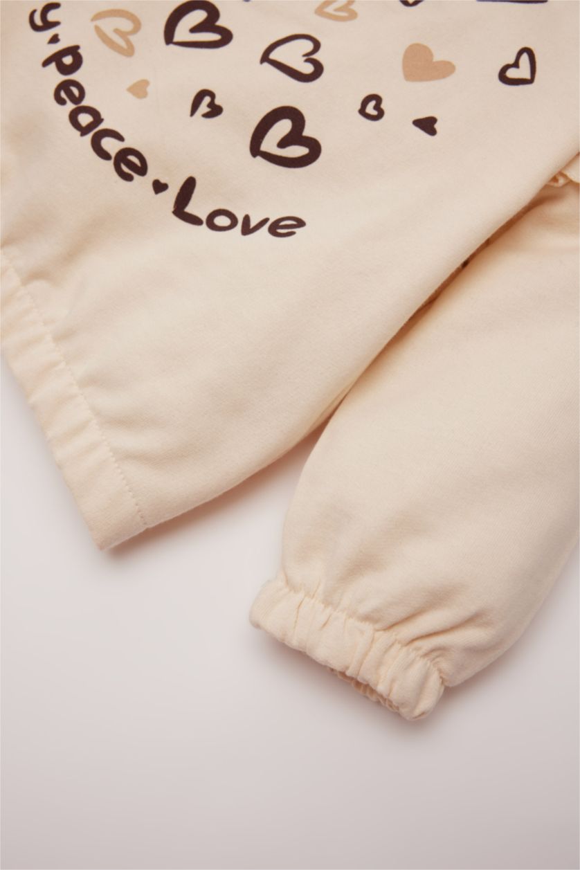 طفلة صغيرة اللون الرملي طقم من 3 قطع سويت شيرت, سروال ضيق و اكسسوار شعر للبيبي بنت