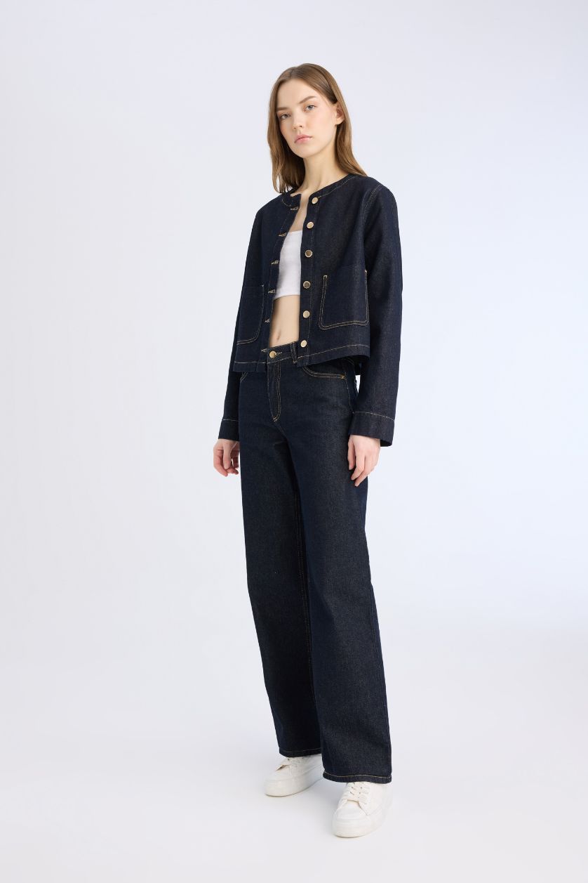 Kadın Koyu Mavi Crop Düğmeli Cepli Denim Ceket