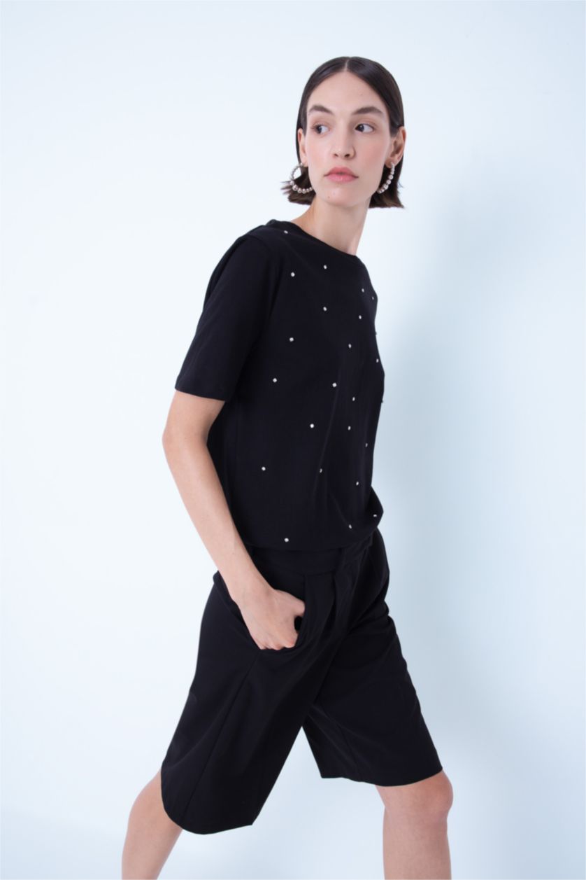 Kadın Siyah Regular Fit Bisiklet Yaka Taş Detaylı Casual Kısa Kollu Tişört