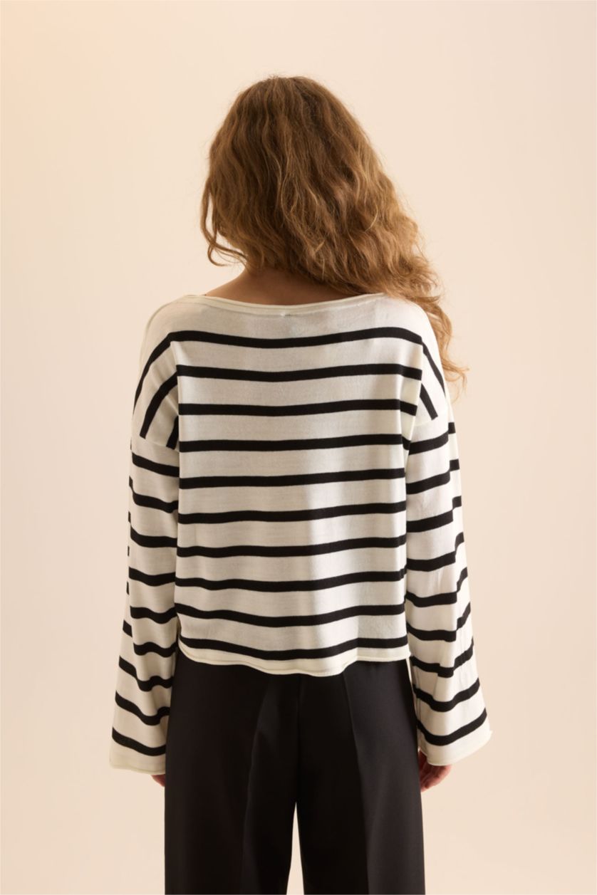 Kadın Ekru Relax Fit Kayık Yaka Çizgili Triko Kazak