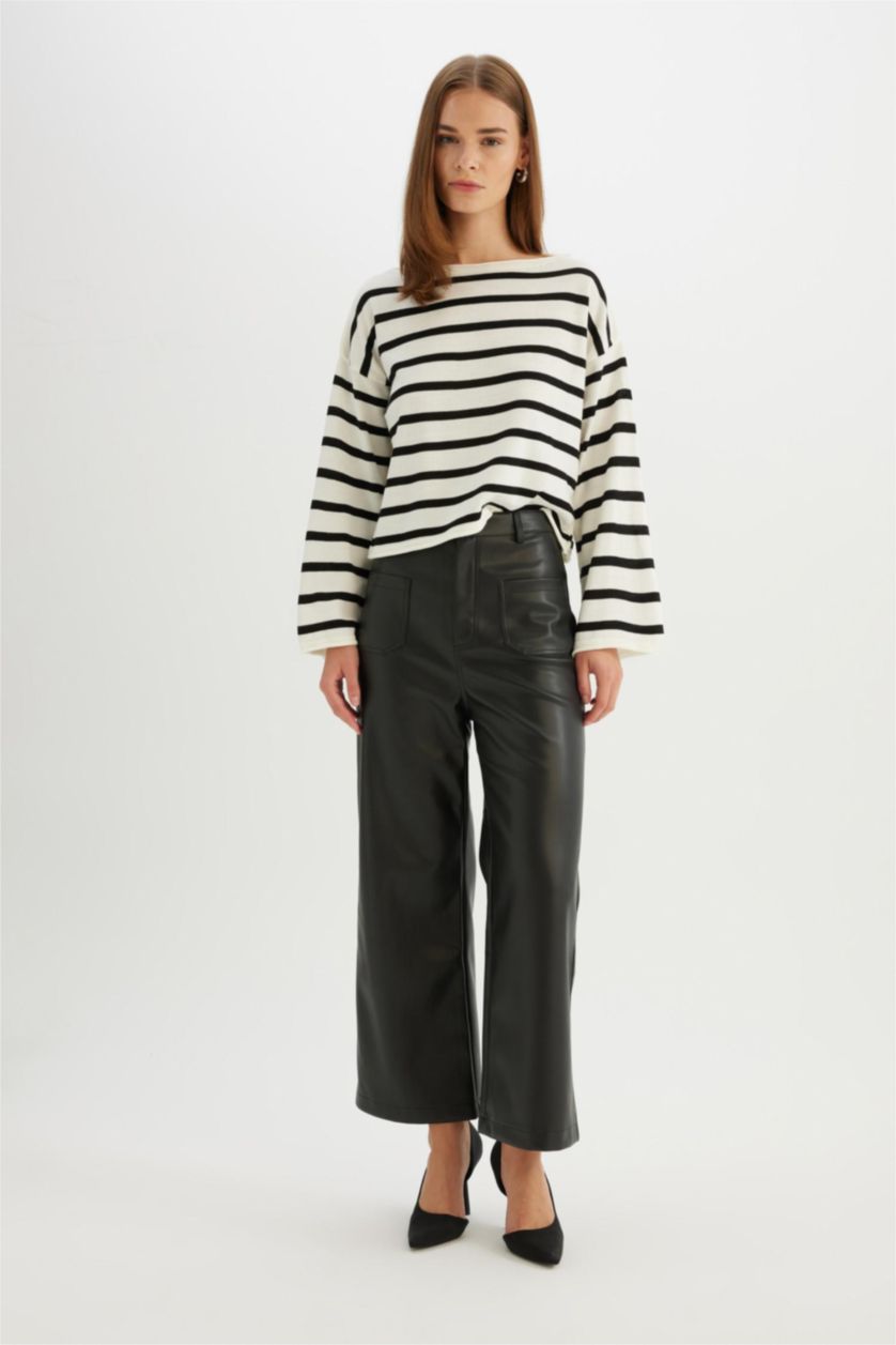 Kadın Ekru Relax Fit Kayık Yaka Çizgili Triko Kazak