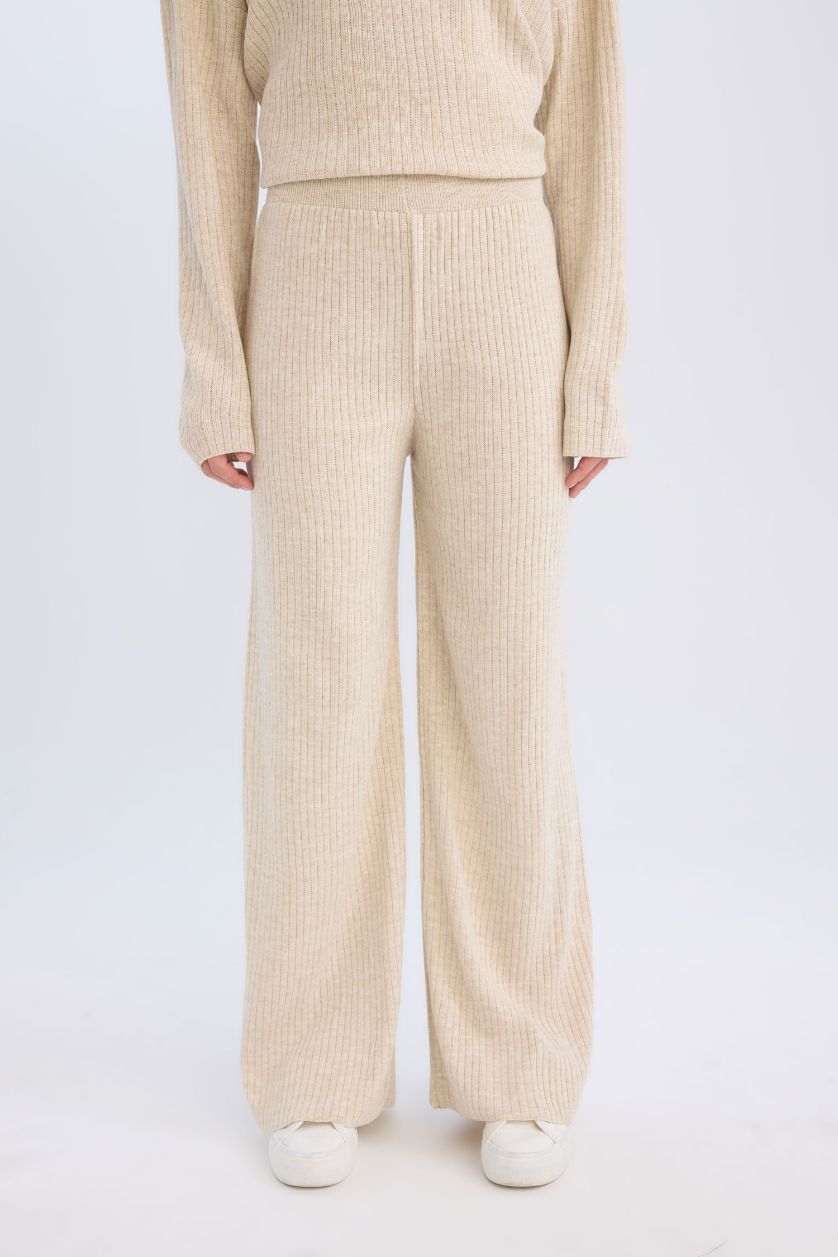 Kadın Ekru Relax Fit 2'li Takım Triko Bisiklet Yaka Kazak Geniş Paça Pantolon