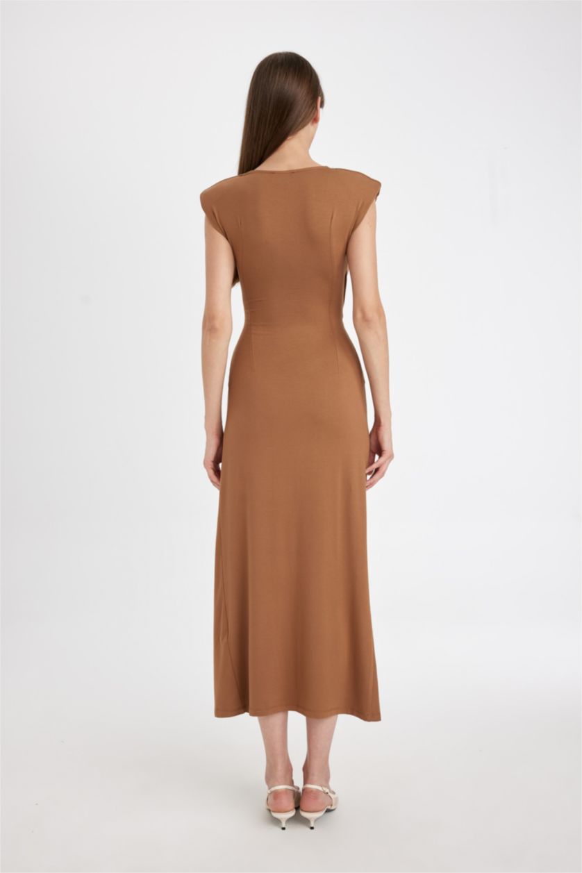 Kadın Camel V Yaka Yırtmaçlı Drapeli Kolsuz Maxi Elbise