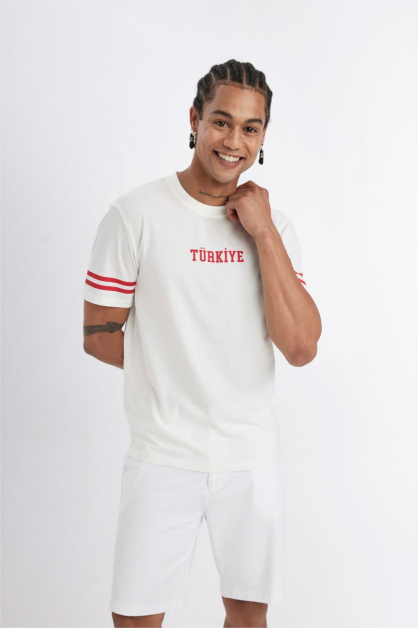 Erkek Ekru Standart Fit Hakim Yaka Türkiye Baskılı Sporcu Kısa Kollu Tişört