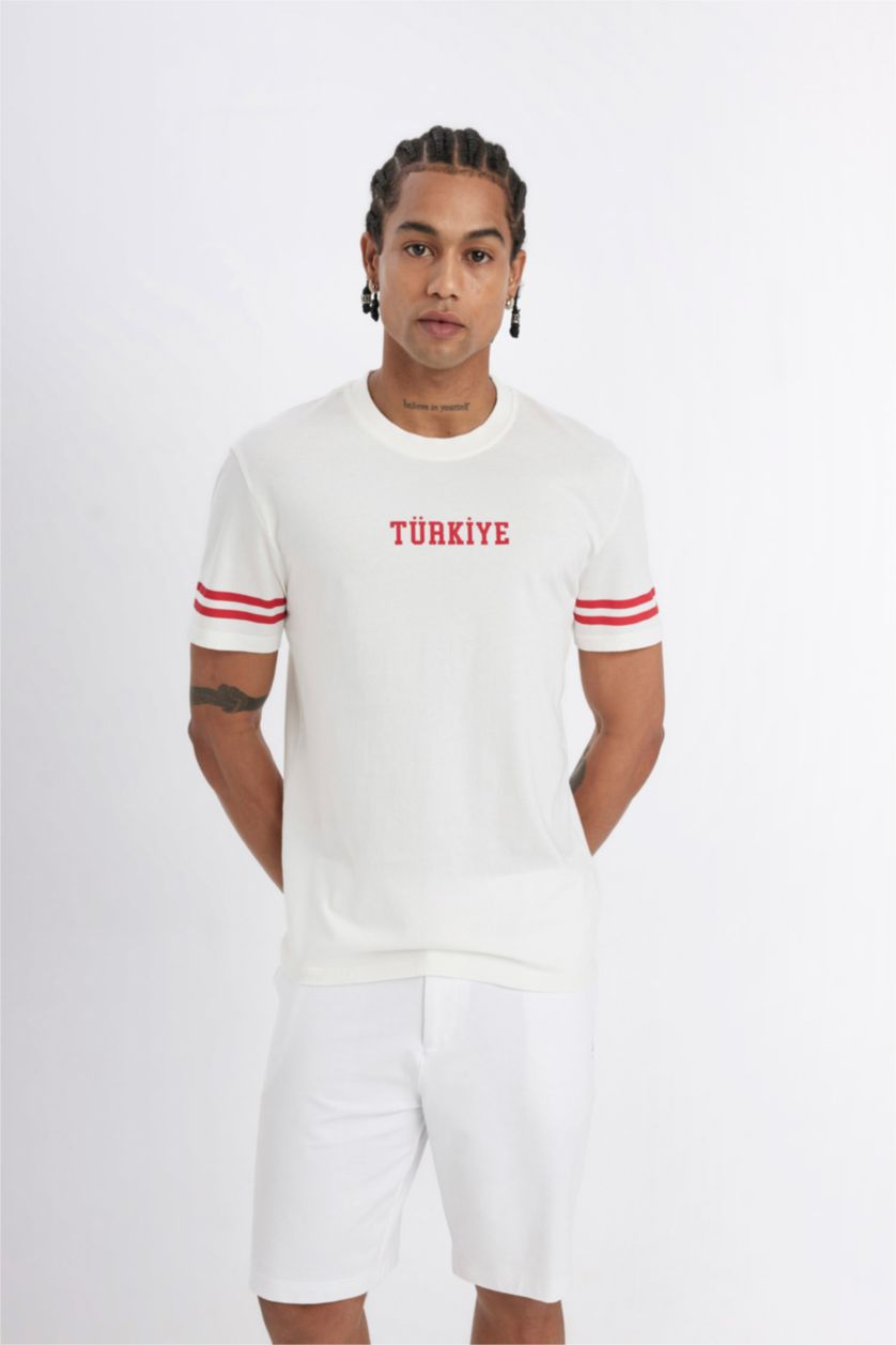 Erkek Ekru Standart Fit Hakim Yaka Türkiye Baskılı Sporcu Kısa Kollu Tişört