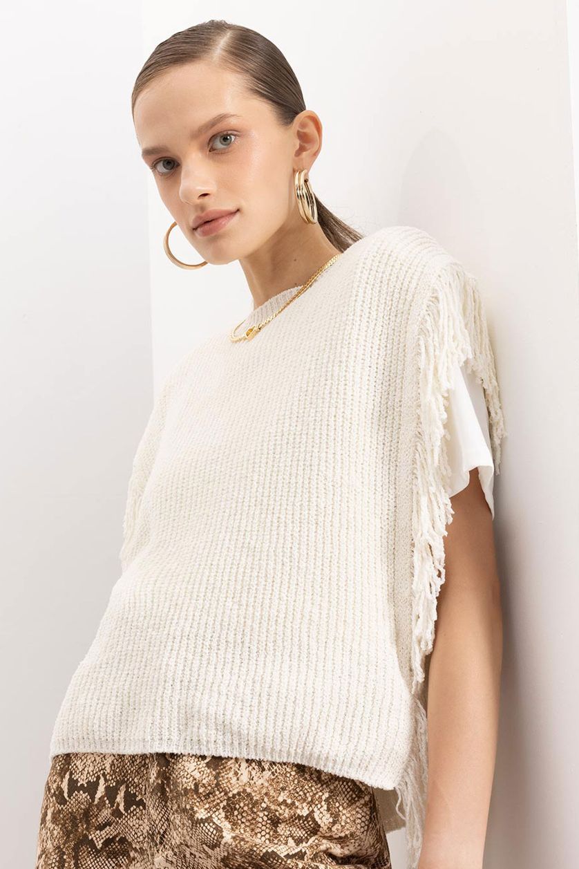Kadın Ekru Relax Fit Bisiklet Yaka Basic Düz  Selanik Kumaş Püsküllü Triko Süveter