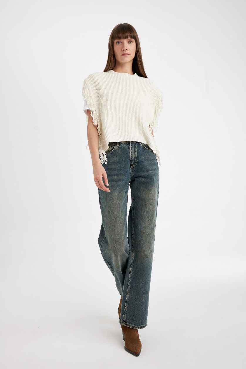 Kadın Ekru Relax Fit Bisiklet Yaka Basic Düz  Selanik Kumaş Püsküllü Triko Süveter