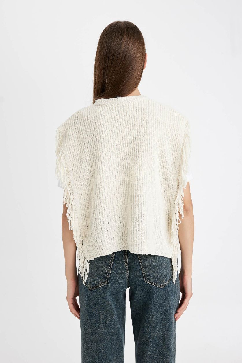 Kadın Ekru Relax Fit Bisiklet Yaka Basic Düz  Selanik Kumaş Püsküllü Triko Süveter