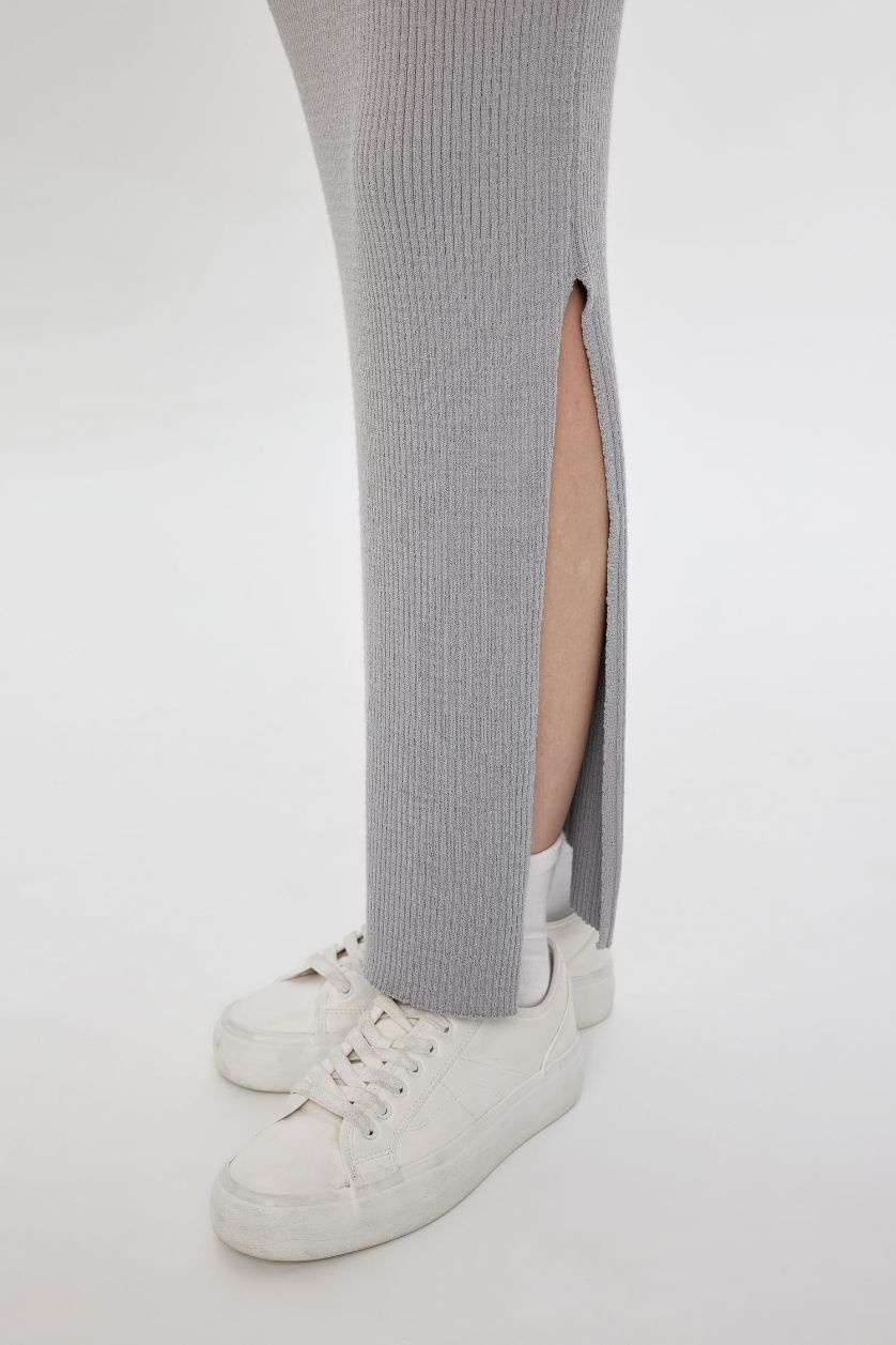 Kadın Gri Slim Fit Dar Kesim Beli Lastikli Basic Düz Yırtmaçlı Maxi Triko Etek