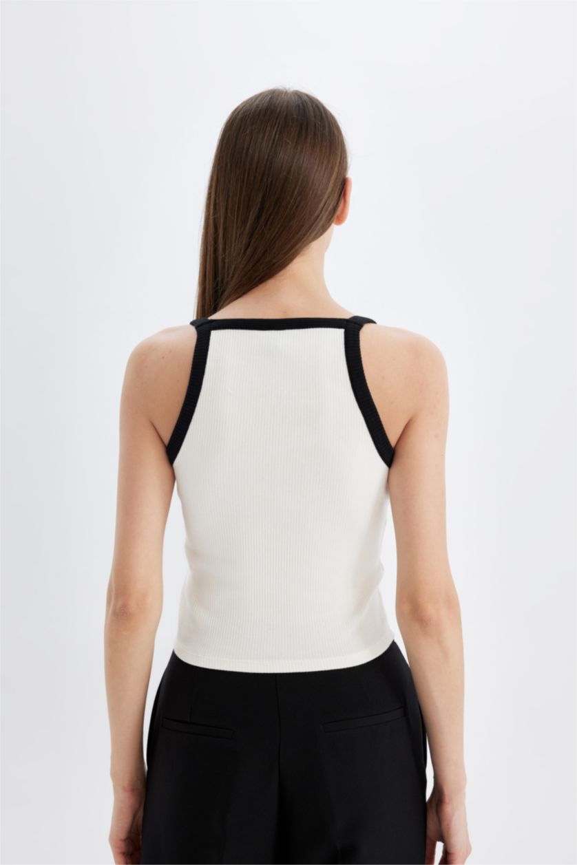 Kadın Ekru Slim Fit Dar Kesim V Yaka Fitilli Kaşkorse Askılı Atlet