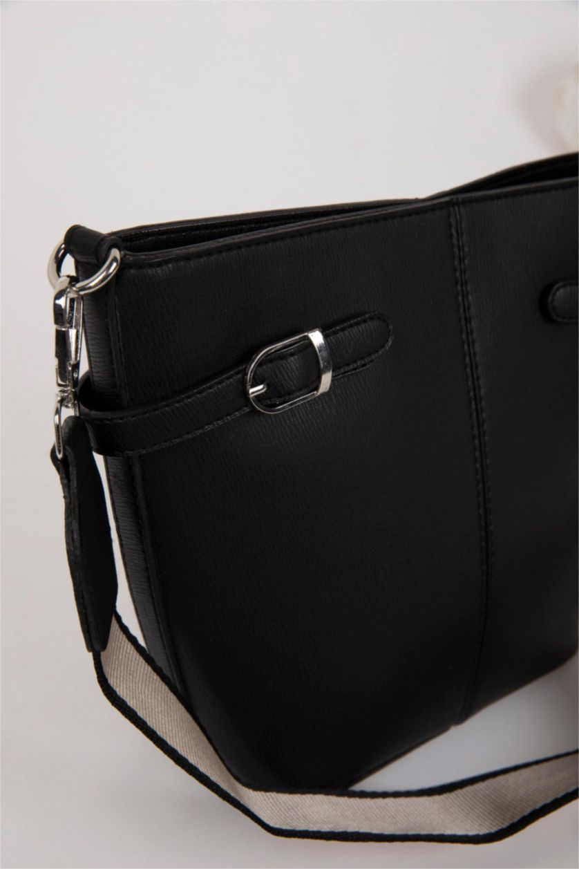 Kadın Siyah Kadın Tokalı Suni Deri Çapraz Çanta