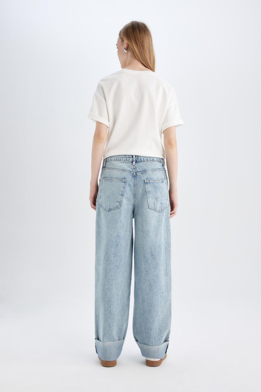 Kadın Açık Mavi Baggy Fıt Yüksek Bel Katlamalı Paça Bilek Boy Jean Yıkamalı Pantolon