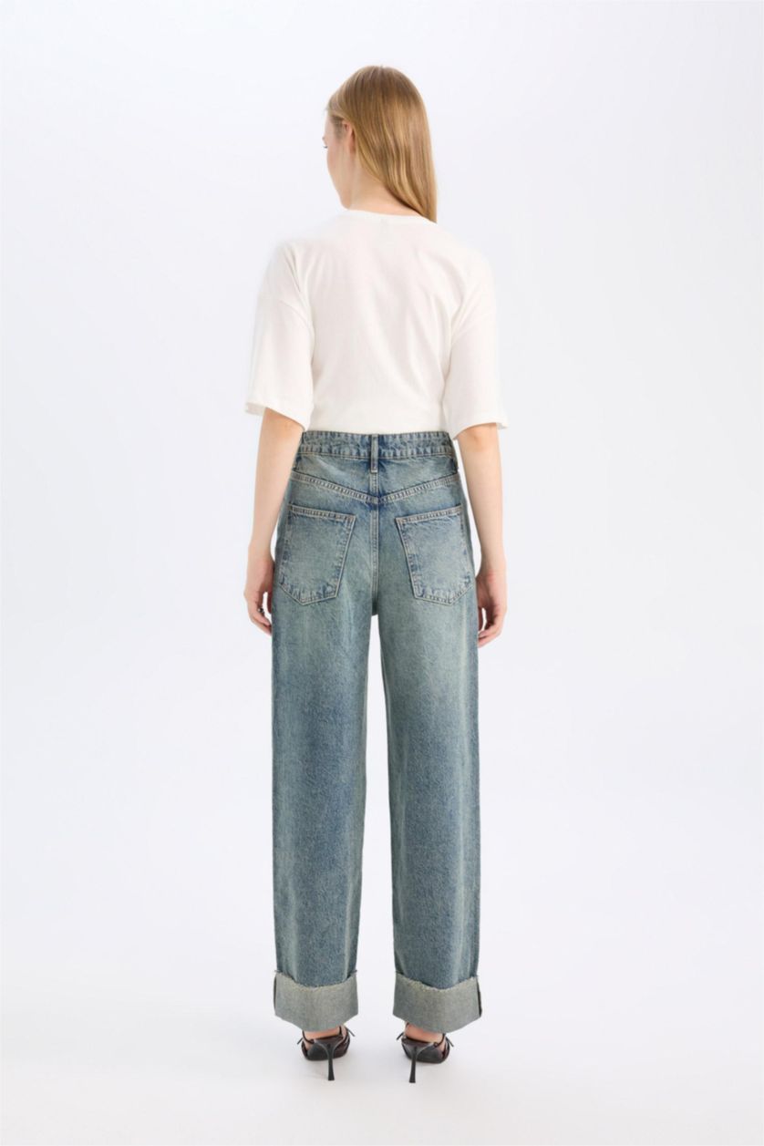 Kadın Mavi Baggy Fit Yüksek Bel Katlamalı Paça Bilek Boy Jean Yıkamalı Pantolon