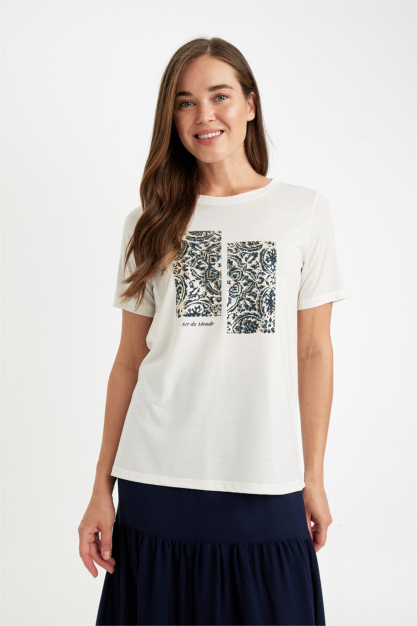 حريمي بيج فاتح Regular Fit Short Sleeve T-Shirt