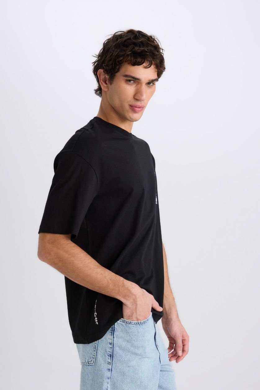 Erkek Siyah %100 Pamuk One Piece Boxy Fit Bisiklet Yaka Sırt Baskılı Kısa Kollu Tişört