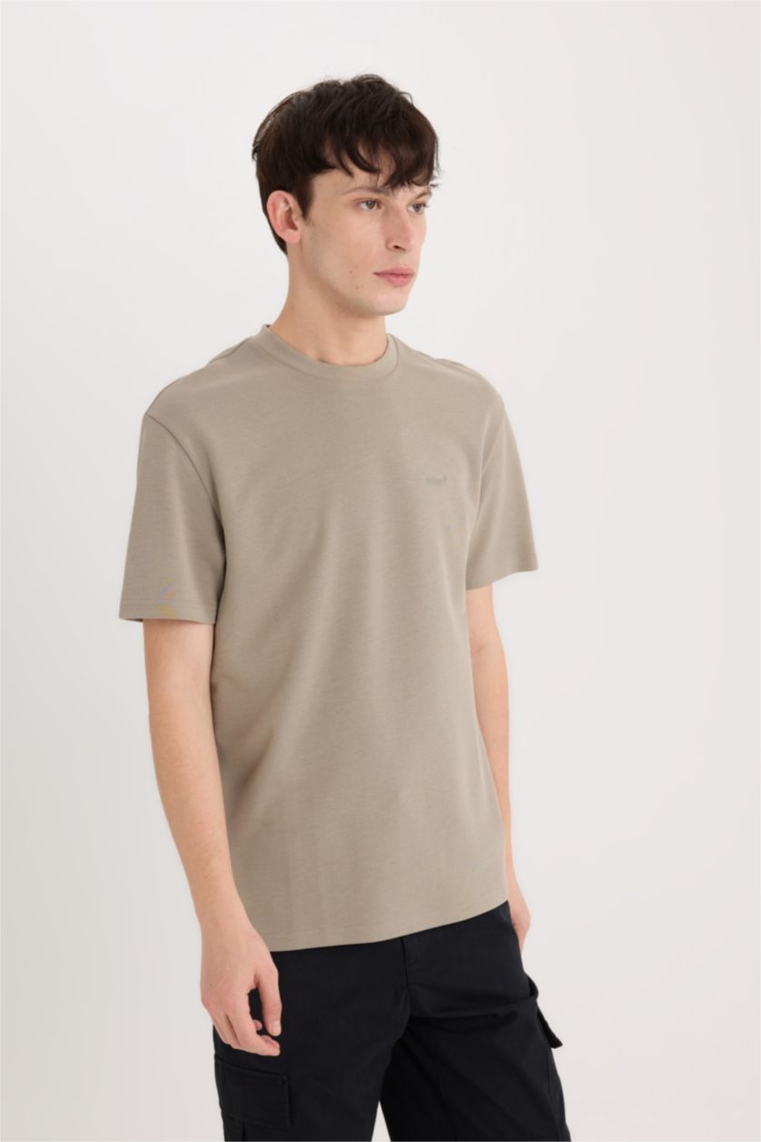Erkek Açık Haki Regular Fit Bisiklet Yaka Ütü Gerektirmeyen Nefes Alabilen Baskılı Kısa Kollu Ağır Kumaş Tişört