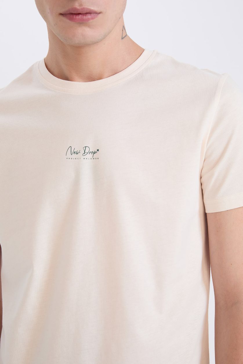 Erkek Ekru %100 Pamuk Slim Fit Dar Kesim Bisiklet Yaka Baskılı Kısa Kollu Tişört