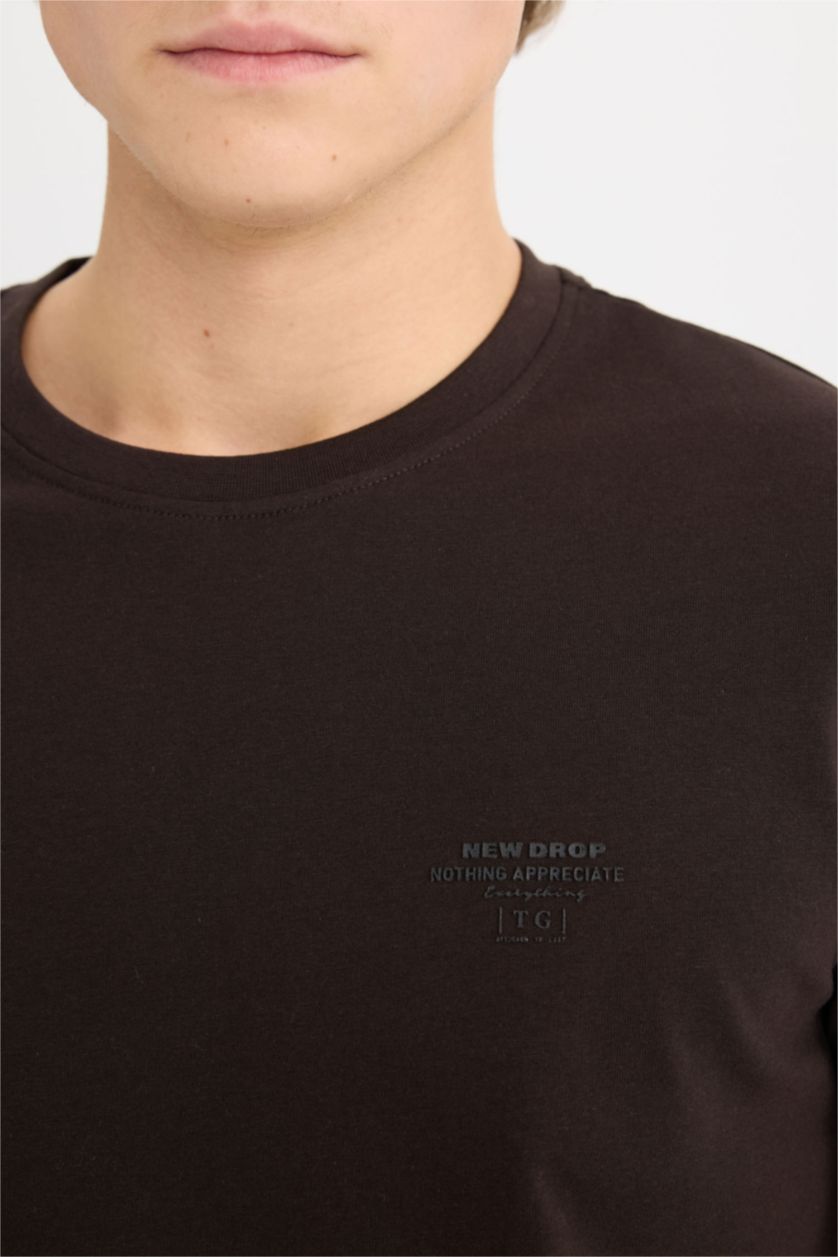 Erkek Kahve %100 Pamuk Slim Fit Dar Kesim Bisiklet Yaka Baskılı Kısa Kollu Tişört