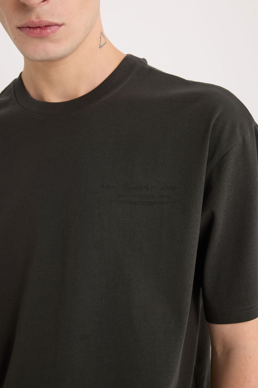 Erkek Koyu Antrasit %100 Pamuk Boxy Fit Bisiklet Yaka Sırt Baskılı Kısa Kollu Tişört