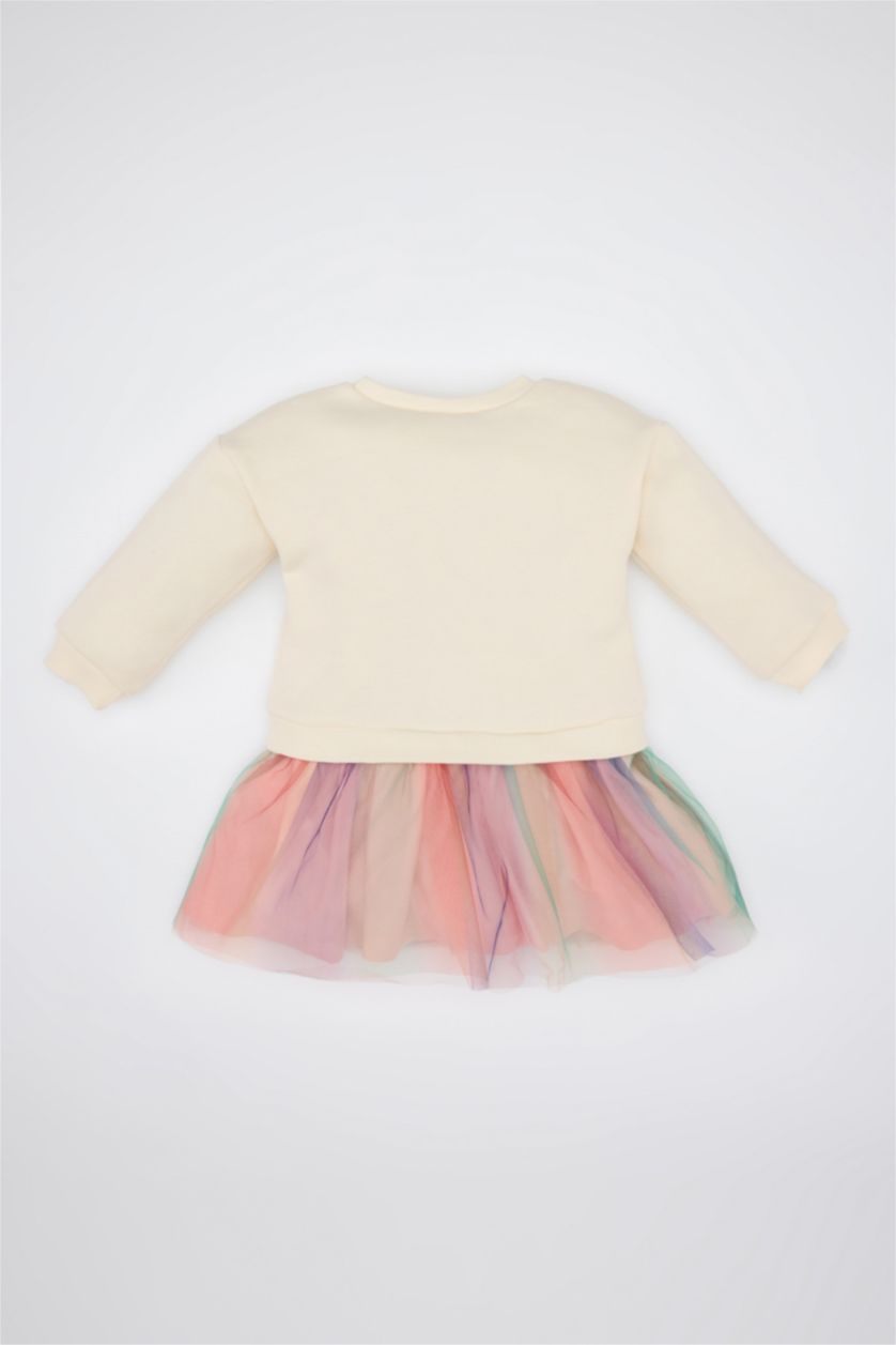 طفلة صغيرة بيج فاتح فستان قماش سميك برقبة مستديرة