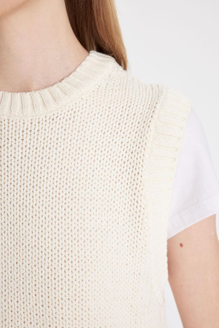 Kadın Açık Taş Bisiklet Yaka Basic Düz Püsküllü Triko Süveter