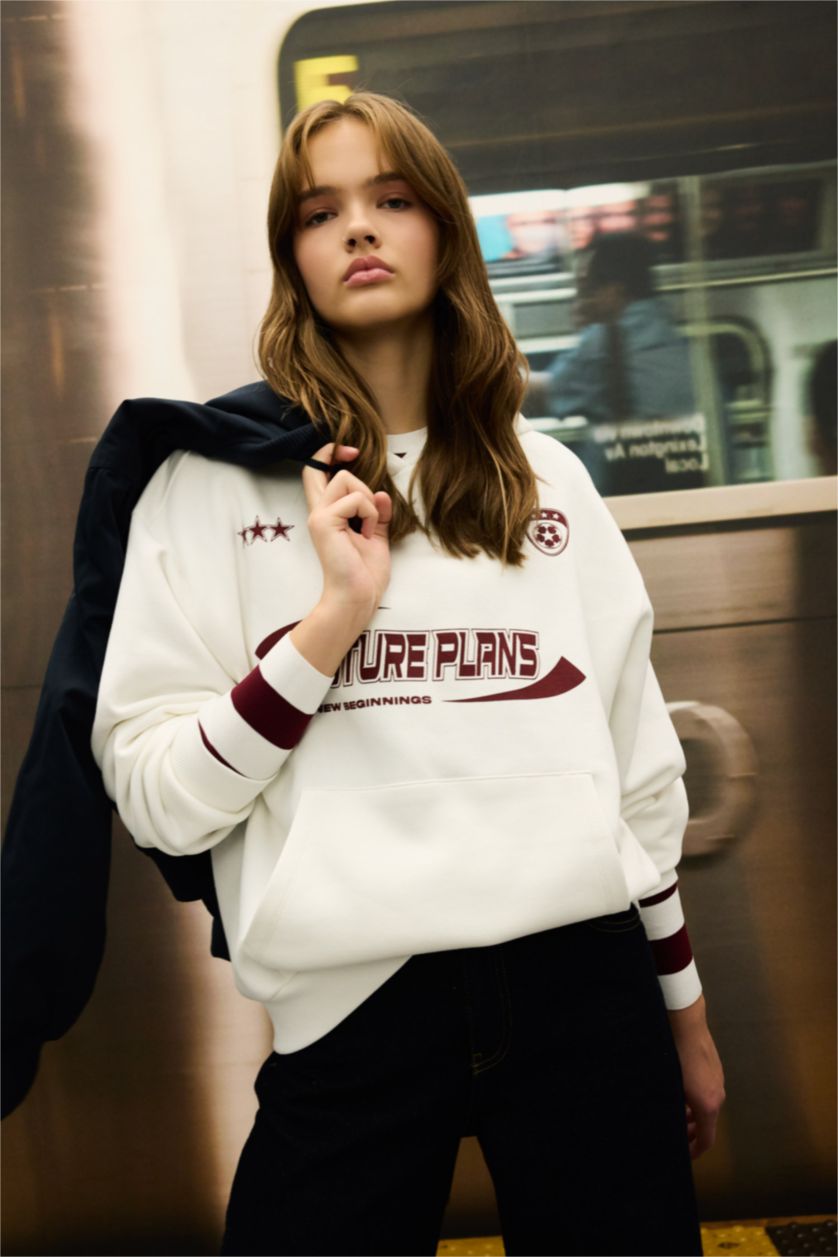 Kadın Kırık Beyaz Oversize Geniş Kalıp Kapüşonlu Baskılı Kalın Sweatshirt