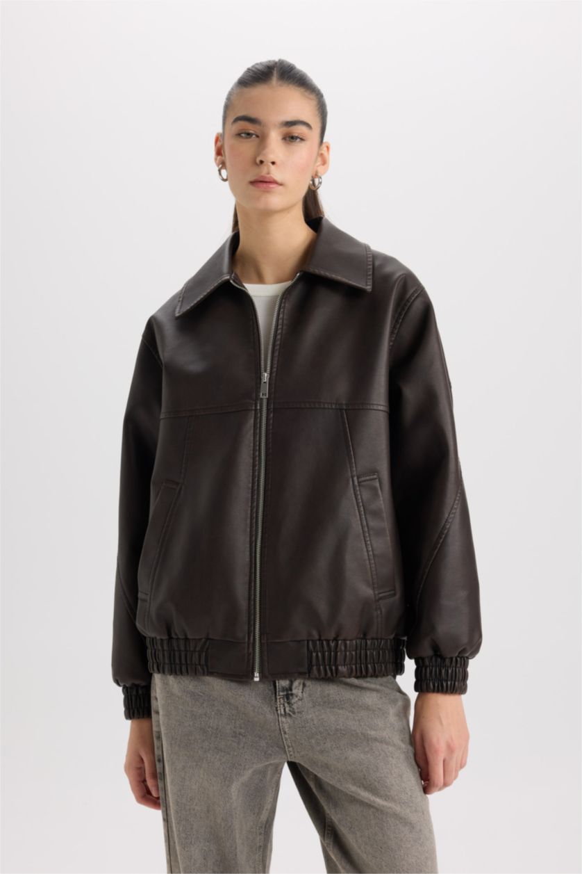 Kadın Kahve Dad Fit Polo Yaka Cepli Fermuarlı Suni Deri Mont