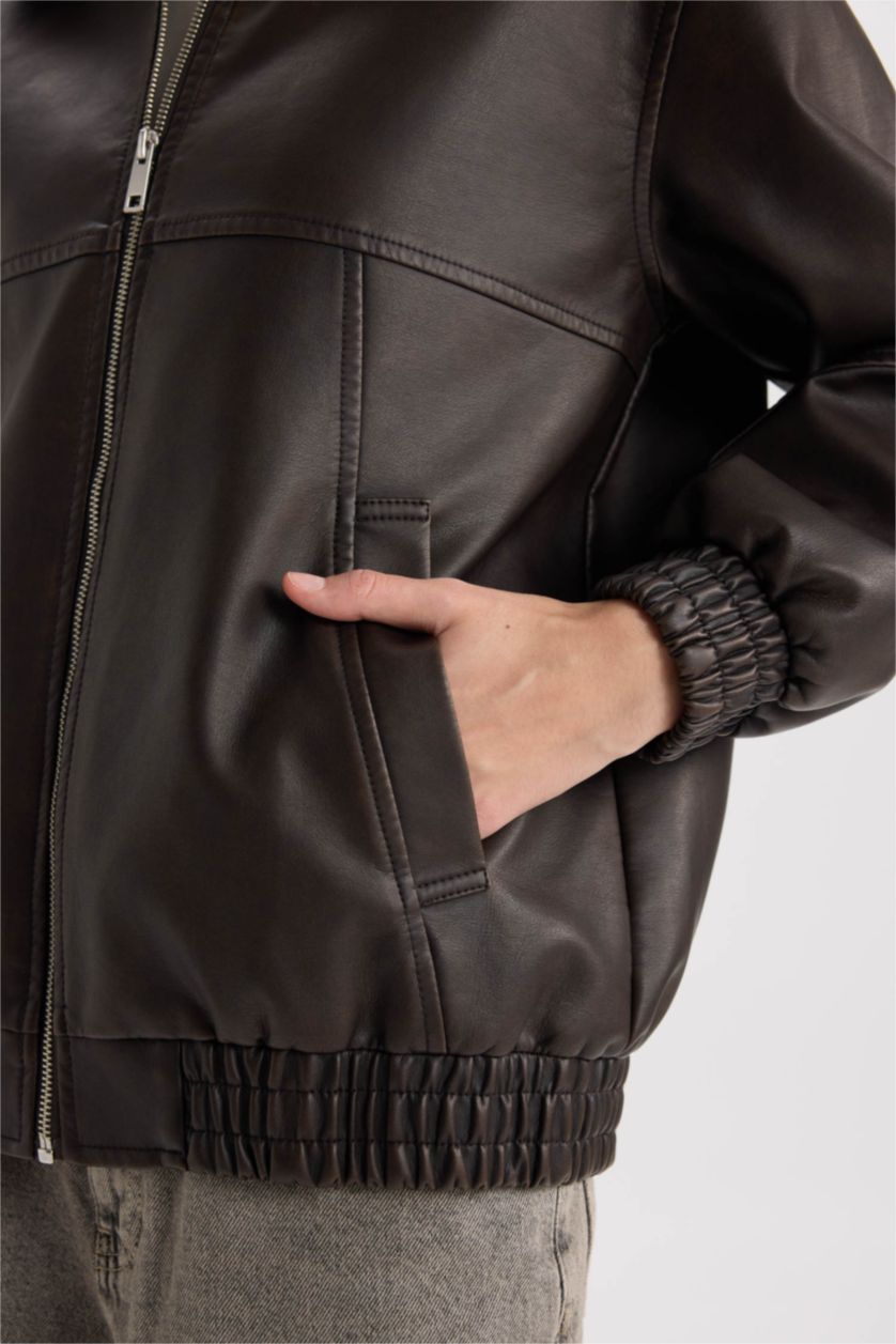 Kadın Kahve Dad Fit Polo Yaka Cepli Fermuarlı Suni Deri Mont