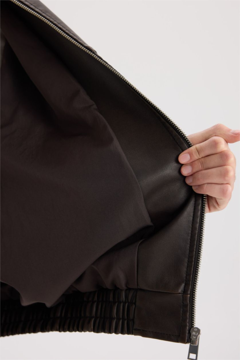 Kadın Kahve Dad Fit Polo Yaka Cepli Fermuarlı Suni Deri Mont