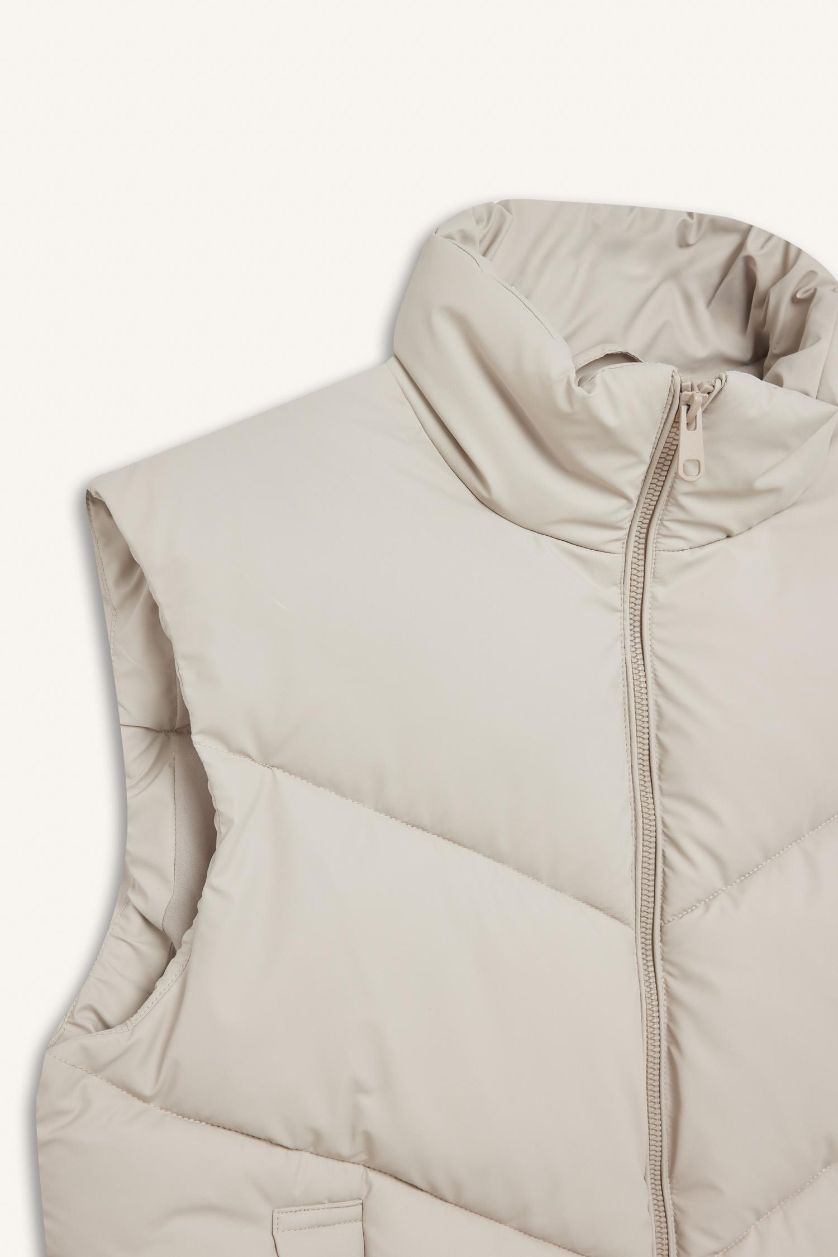 Woman Beige Regular Fit Stand Collar Quilted Zippered Puffer Vest