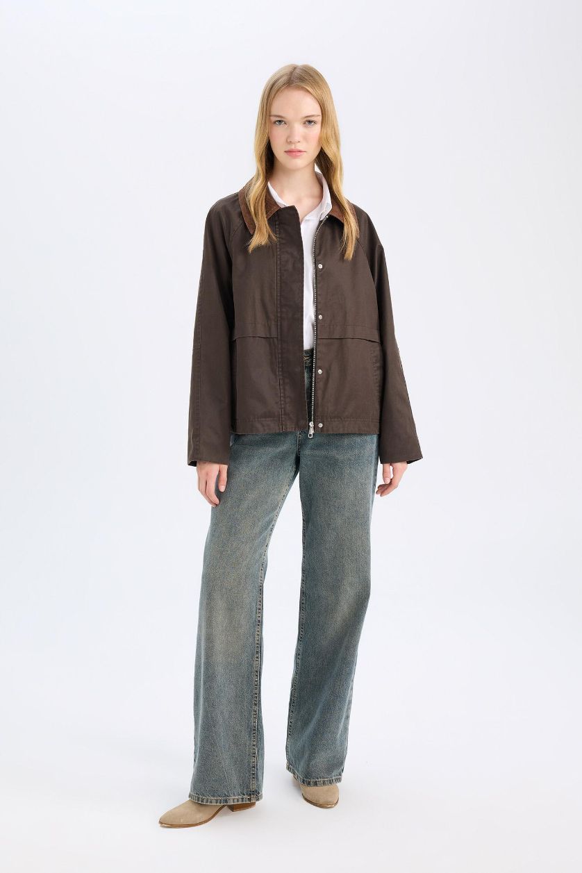 نساء بني جاكيت مشمع مخمل بقصة عادية وياخة بولو