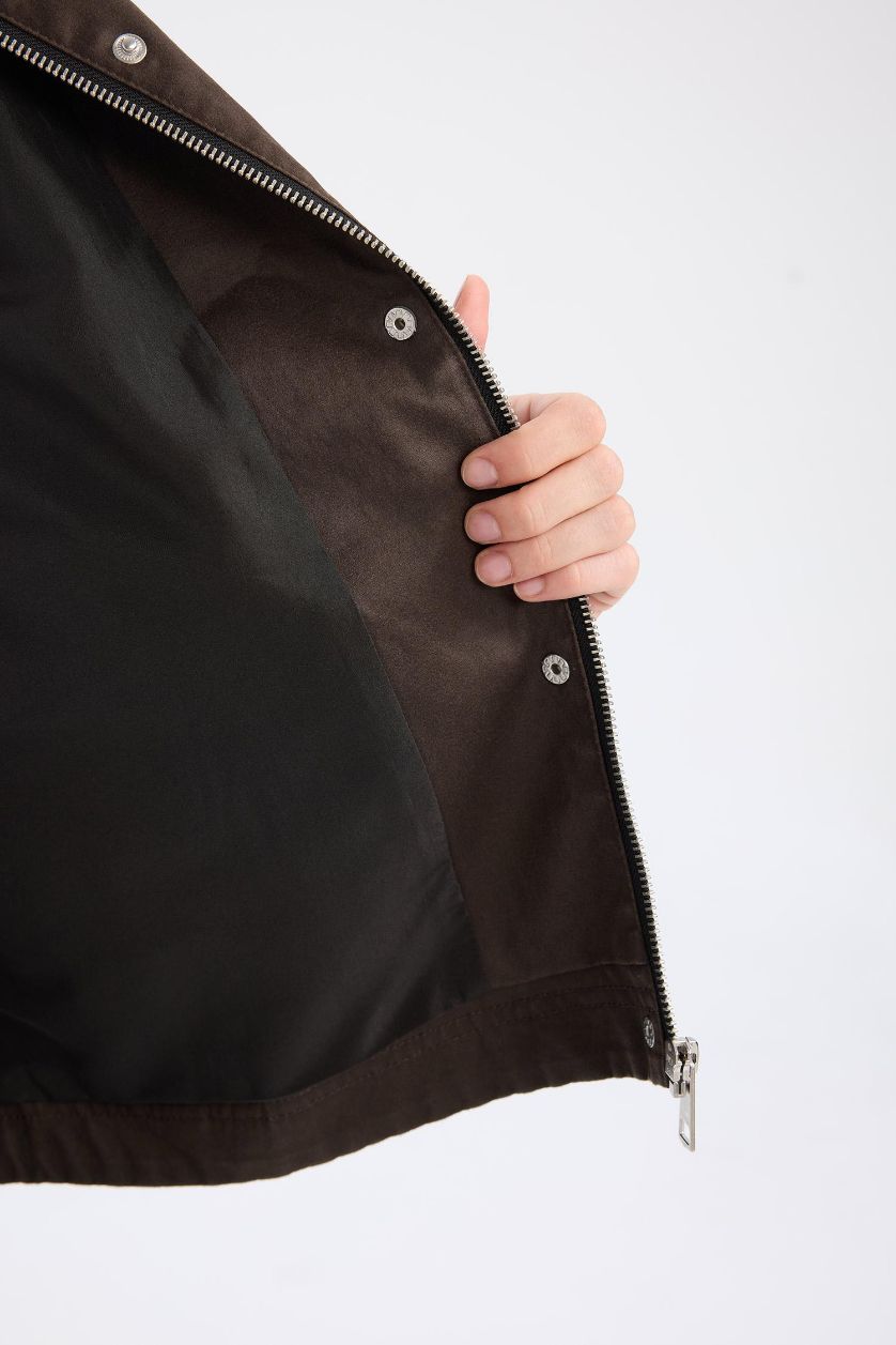 نساء بني جاكيت مشمع مخمل بقصة عادية وياخة بولو