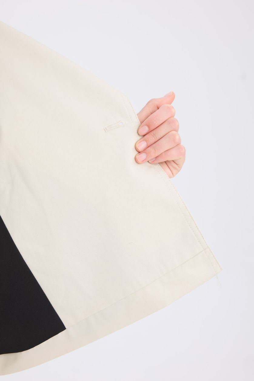 Женщины Слоновая кость Короткий тренч с воротником-стойкой и пуговицами, с карманами и эполетами, прямого кроя