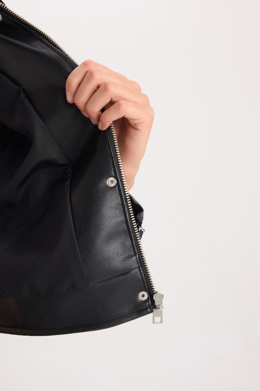 Kadın Siyah Suni Deri Mont Polo Yaka Cepli Fermuarlı Çıtçıtlı